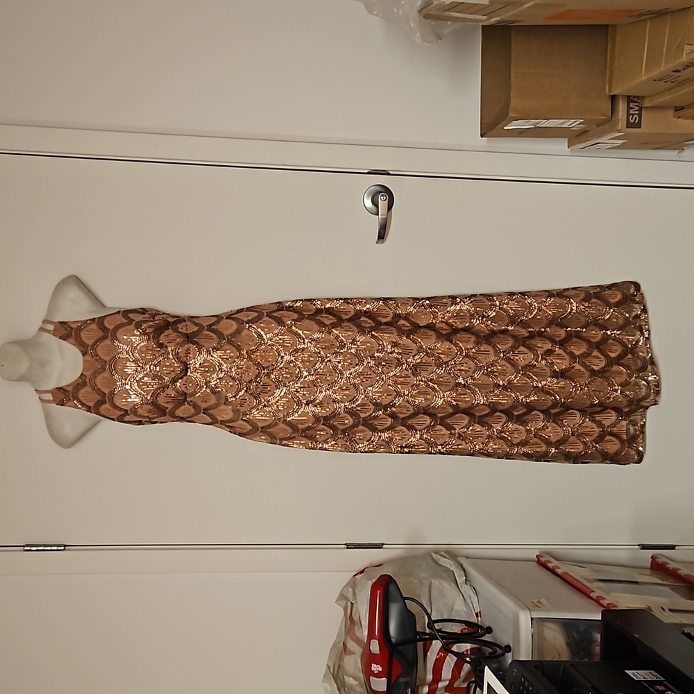 Morgan & Co. rose gold sequin scallop pattern lined sz. 3/4 sleeveless - Picture 4 of 14